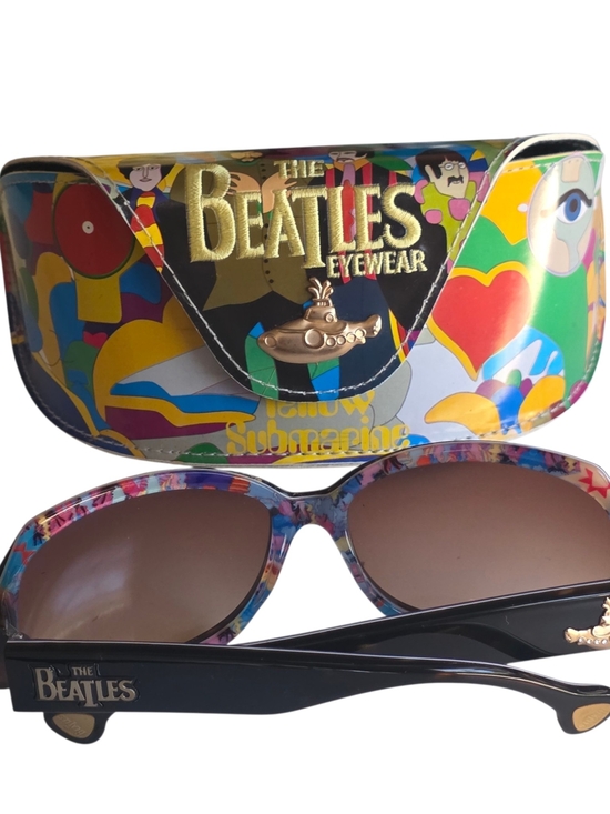 The Beatles Women\'s Black Sunglasses with Brown Gradient Lenses BYS001 main image 13